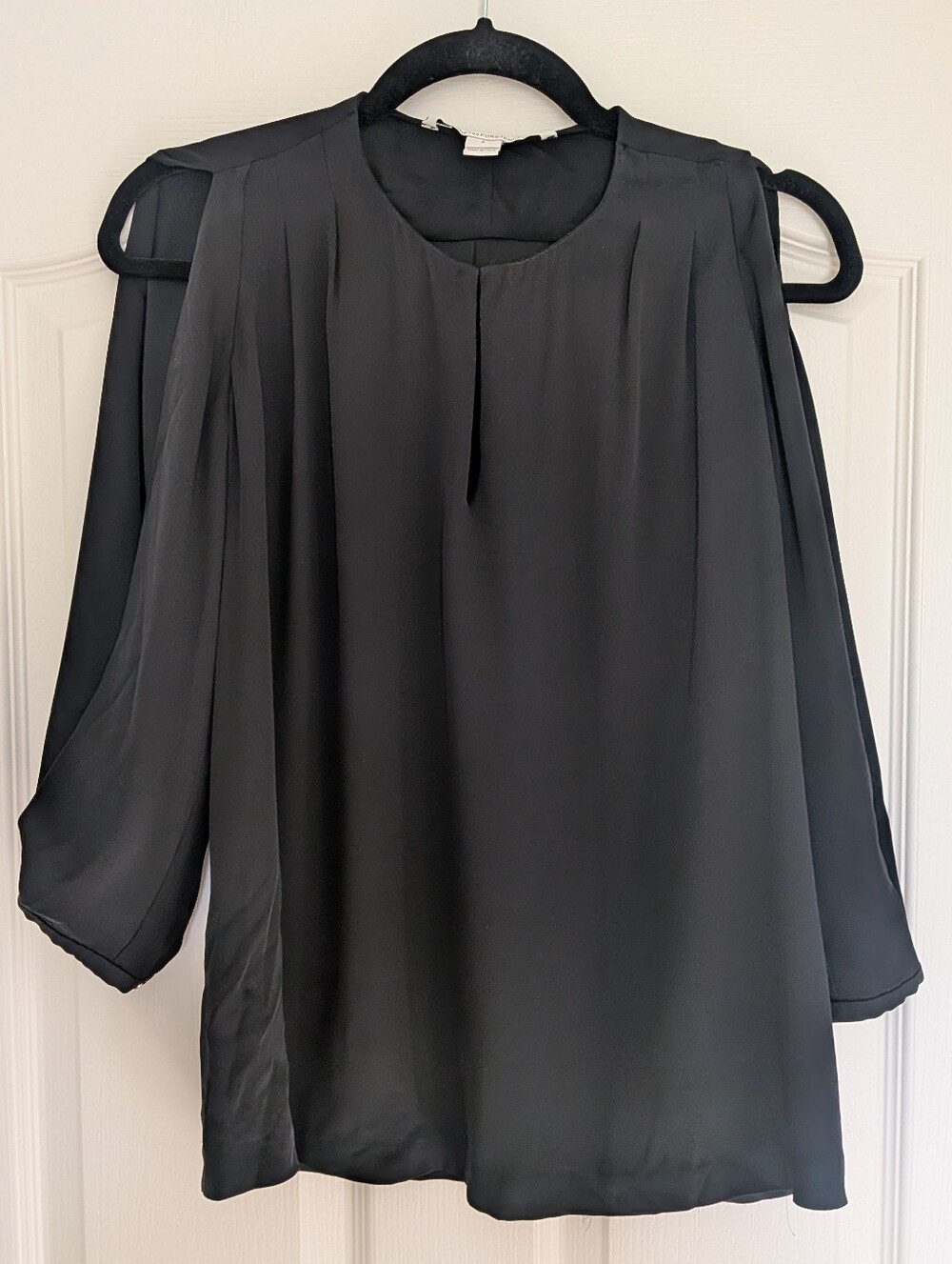 DVF Diane von Furstenberg Black 100% Silk Split Open Sleeve Keyhole Blouse 2